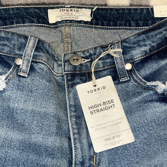 Torrid NWT High Rise Straight Distressed Crop Jeans Size 14 NEW 🎁 - Picture 2 of 7